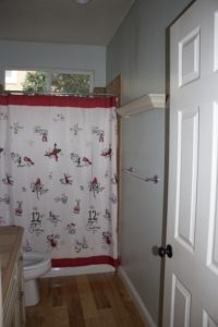 guest-bathroom-makeover-before