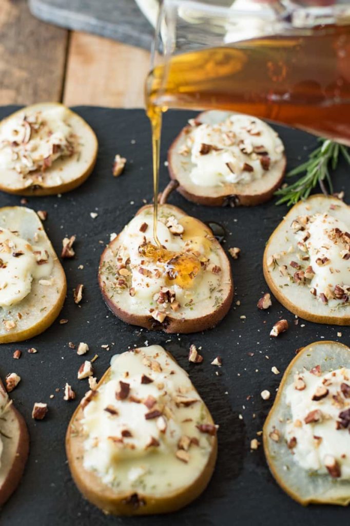Baked-pears-with-goat-cheese-honey-and-pecans