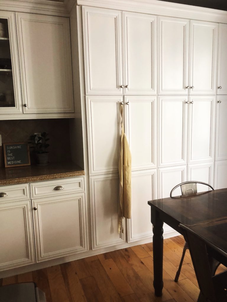 kitchen-cabinets-benjamin-moore-alabaster