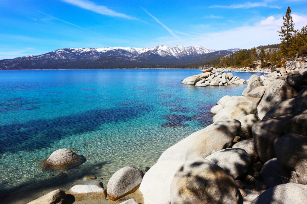 https://unsplash.com/photos/a-rocky-shore-with-clear-blue-water-and-mountains-in-the-background-nNCdDwX-lBY?utm_source=unsplash&utm_medium=referral&utm_content=creditShareLink